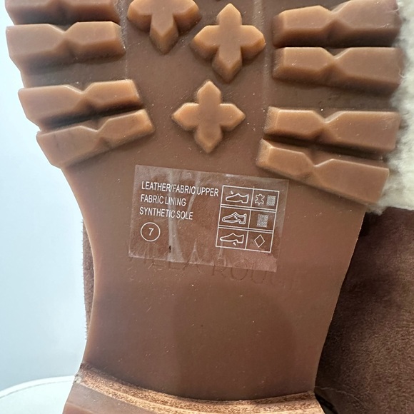 Villa Rouge size 7 winter boots - like new - Picture 5 of 6